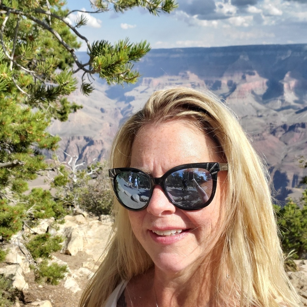 Meet your Posher, Felicia